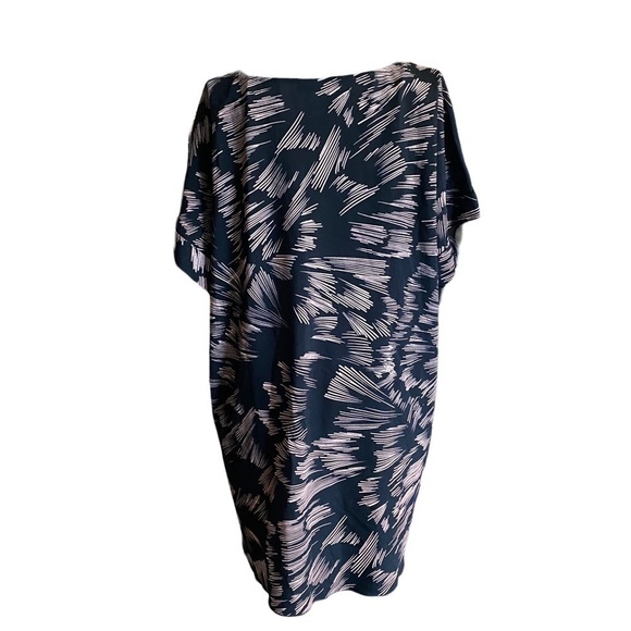 Cabi Tate blouse style 3433 Black Pink
burst - Picture 4 of 4